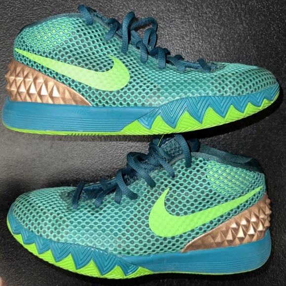 NIKE KYRIE IRVING Australia Celtics 717219-333 Shoes Size 5y